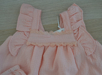 Vestidinho com tapa-fraldas