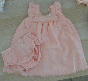 Vestidinho com tapa-fraldas